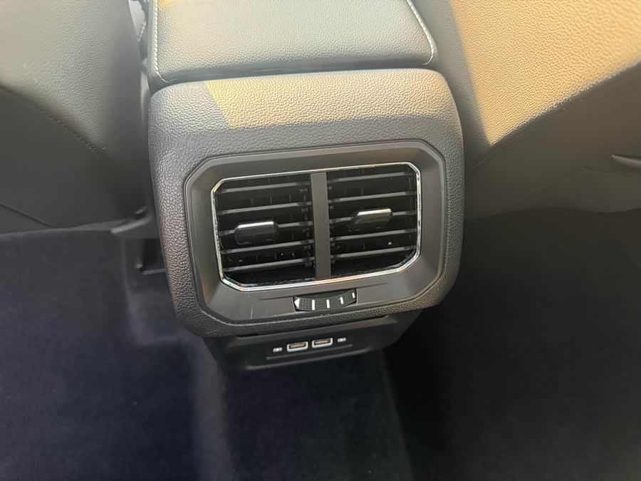 Volkswagen Tiguan L 2021 car image #22