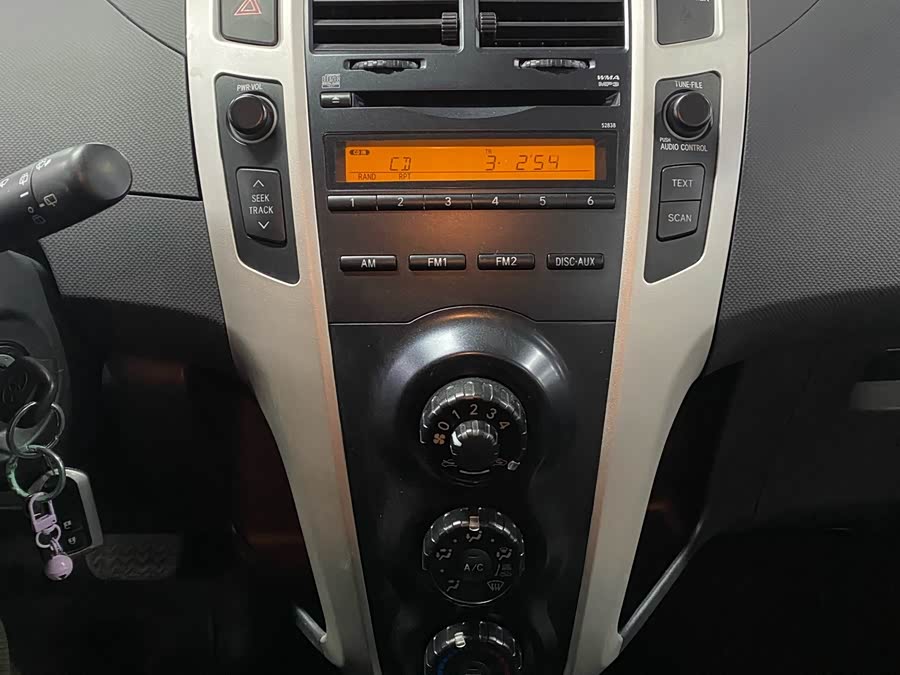 Yaris 2012 immagine di auto #22