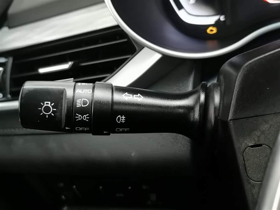 GEELY Emgrand 2019 car image #22