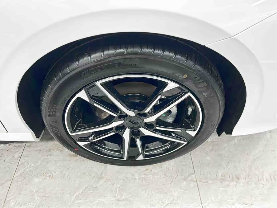 GEELY Binray 2026 car image #22