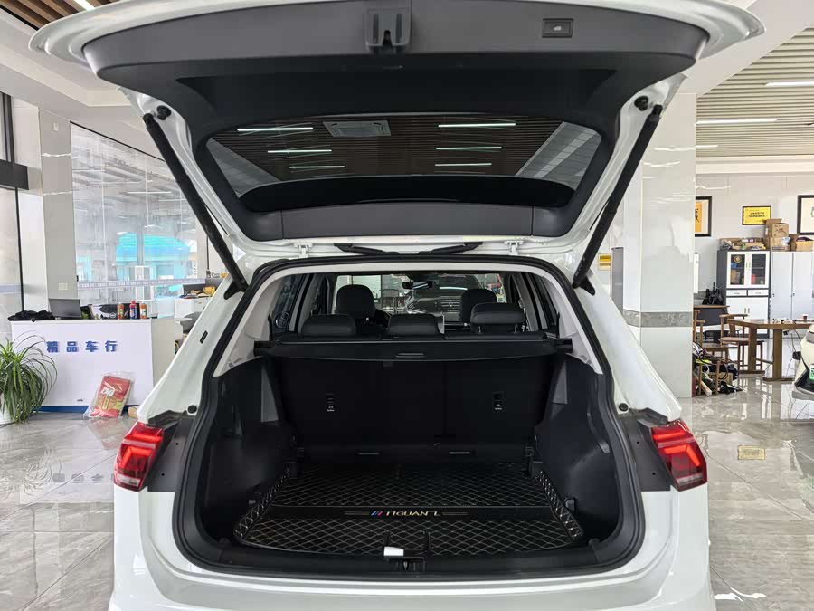 Volkswagen Tiguan L 2022 immagine di auto #22