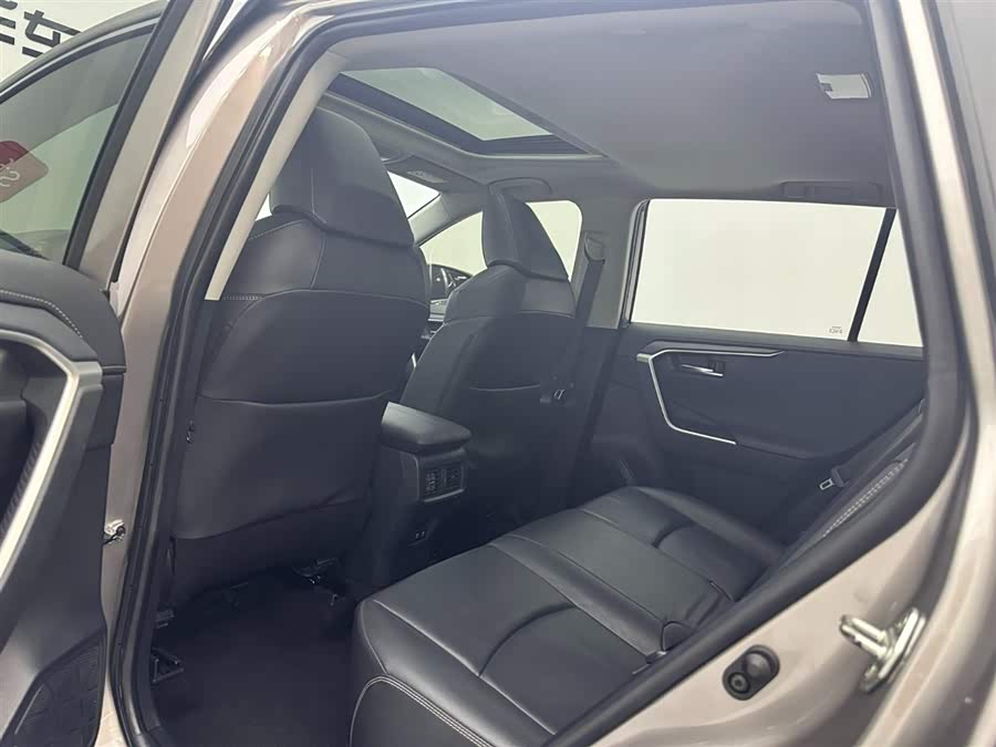 Toyota RAV4 2020 car image #22