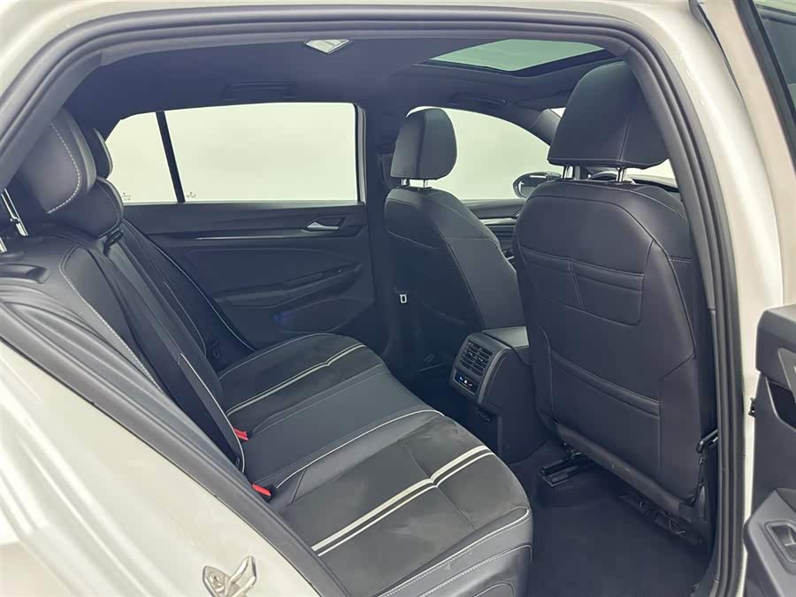 Volkswagen Golf 2020 car image #22