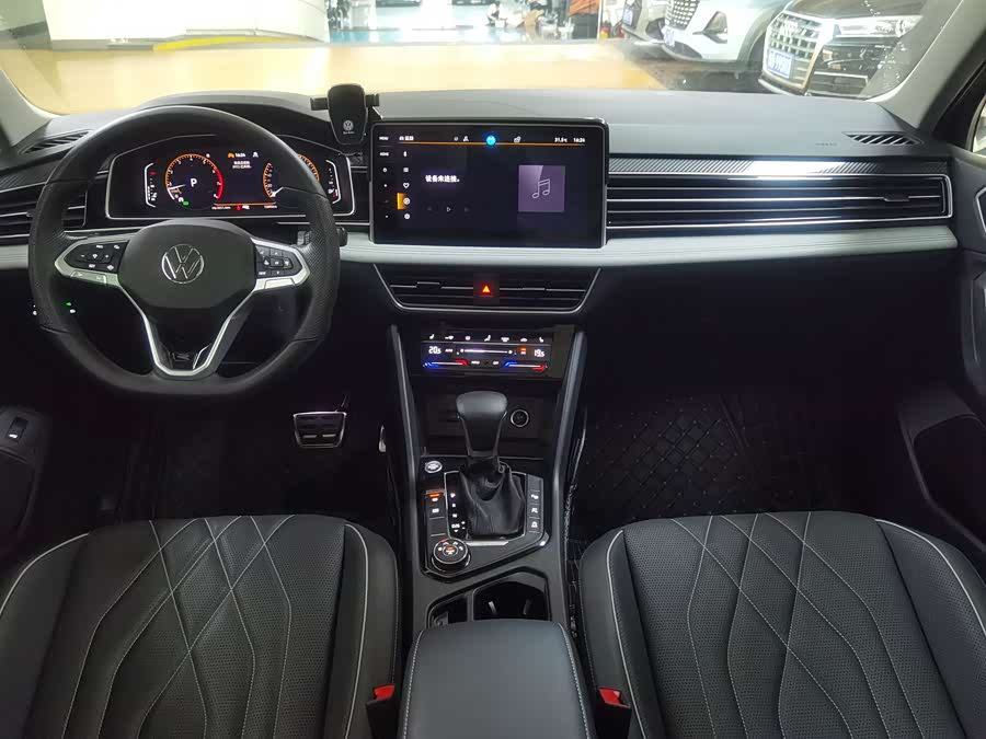 Volkswagen Tiguan L 2023 car image #22