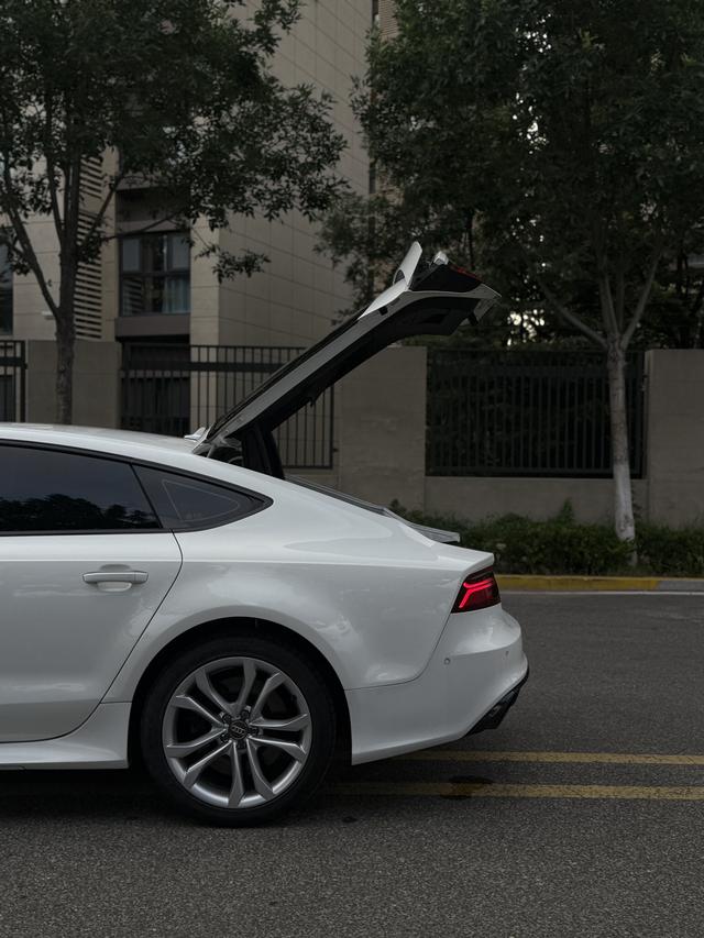 Audi S7 2014 car image #22