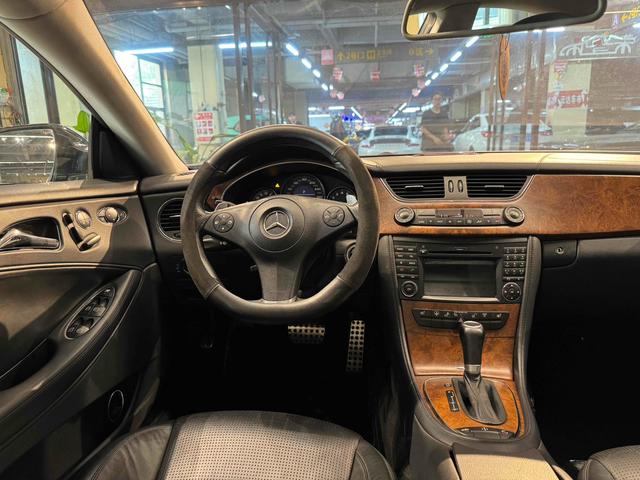 Mercedes-Benz CLS AMG 2009 car image #22