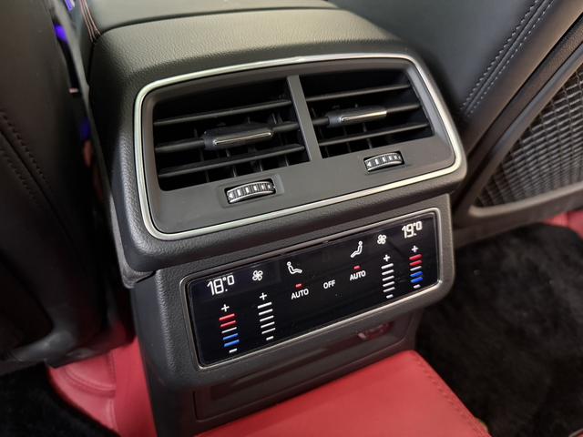 Audi RS 6 2021 car image #22