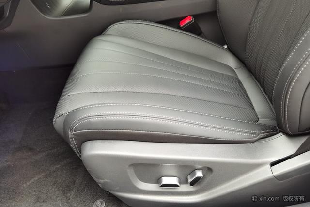 HongQi H5 PHEV 2025 #22 HongQi H5 PHEV 2025 car image #22