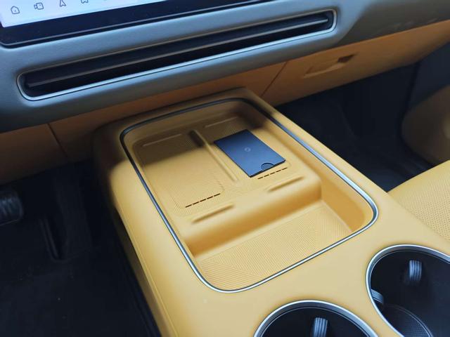 Li i8 2025 image de voiture #22