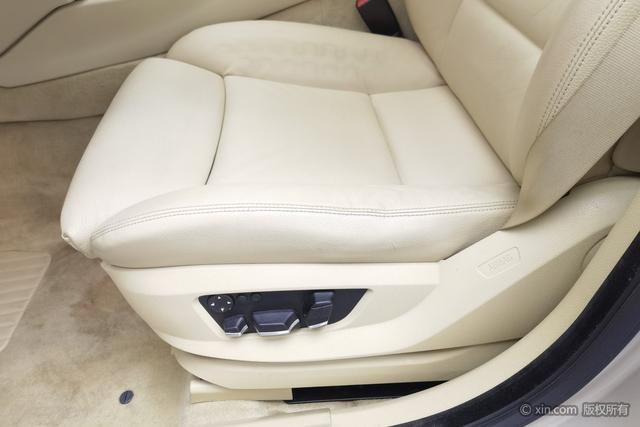 BMW 5 Series GT 2011 immagine di auto #22