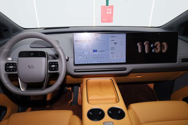 Li i8 2025 image de voiture #22