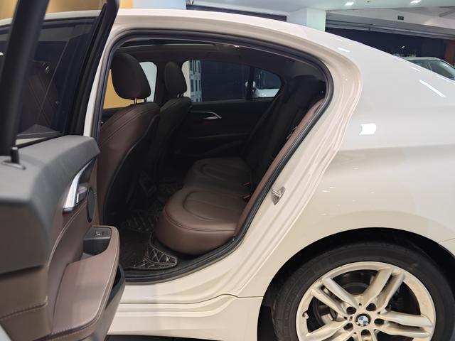 BMW i4 M50 2019 car image #22