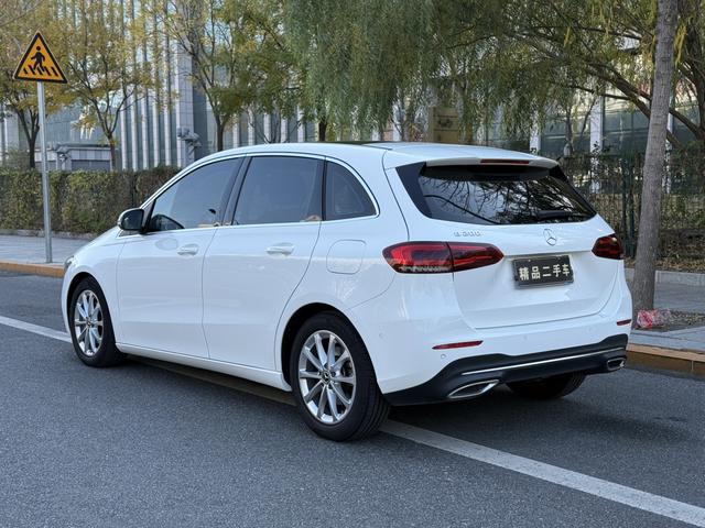 Mercedes-Benz B Class 2020 immagine di auto #22