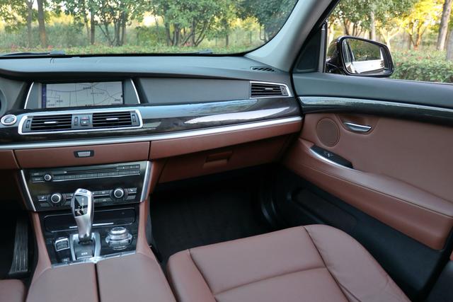 BMW 5 Series GT 2012 #22 BMW 5 Series GT 2012 صورة سيارة #22