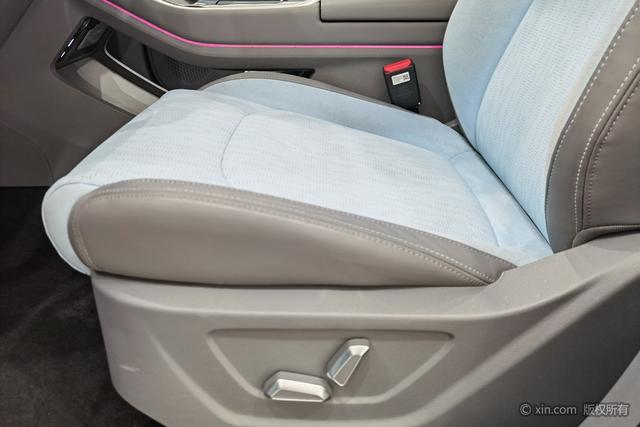 Livan 7 2023 car image #22