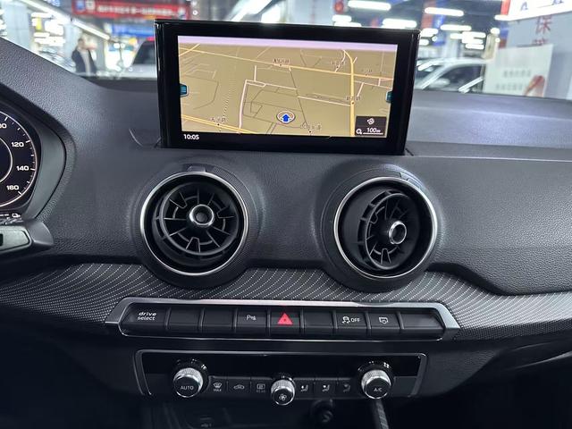 Audi Q2L e-tron 2020 car image #22