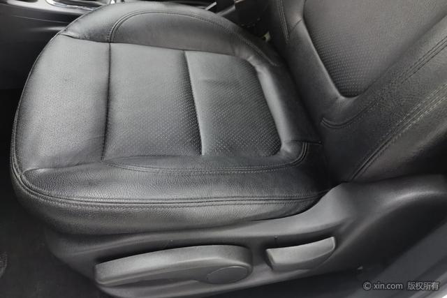 Forthing JOYEAR S50 2015 car image #22