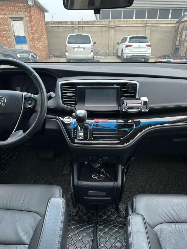 Honda ODYSSEY 2018 صورة سيارة #22