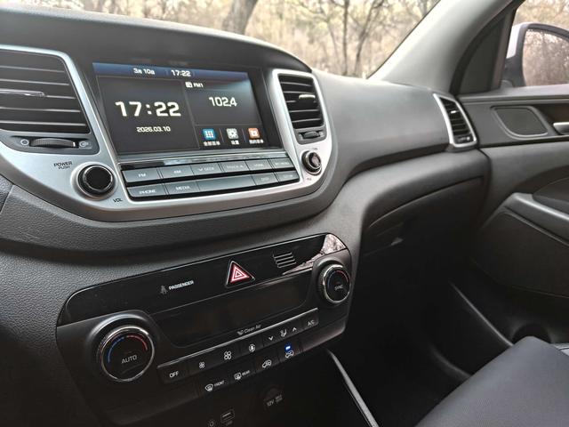 Hyundai Tucson 2016 car image #22