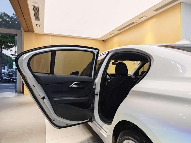 BMW 1 Series 2018 car image #22