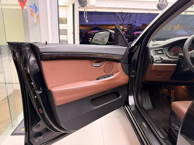 BMW 5 Series GT 2012 car image #22