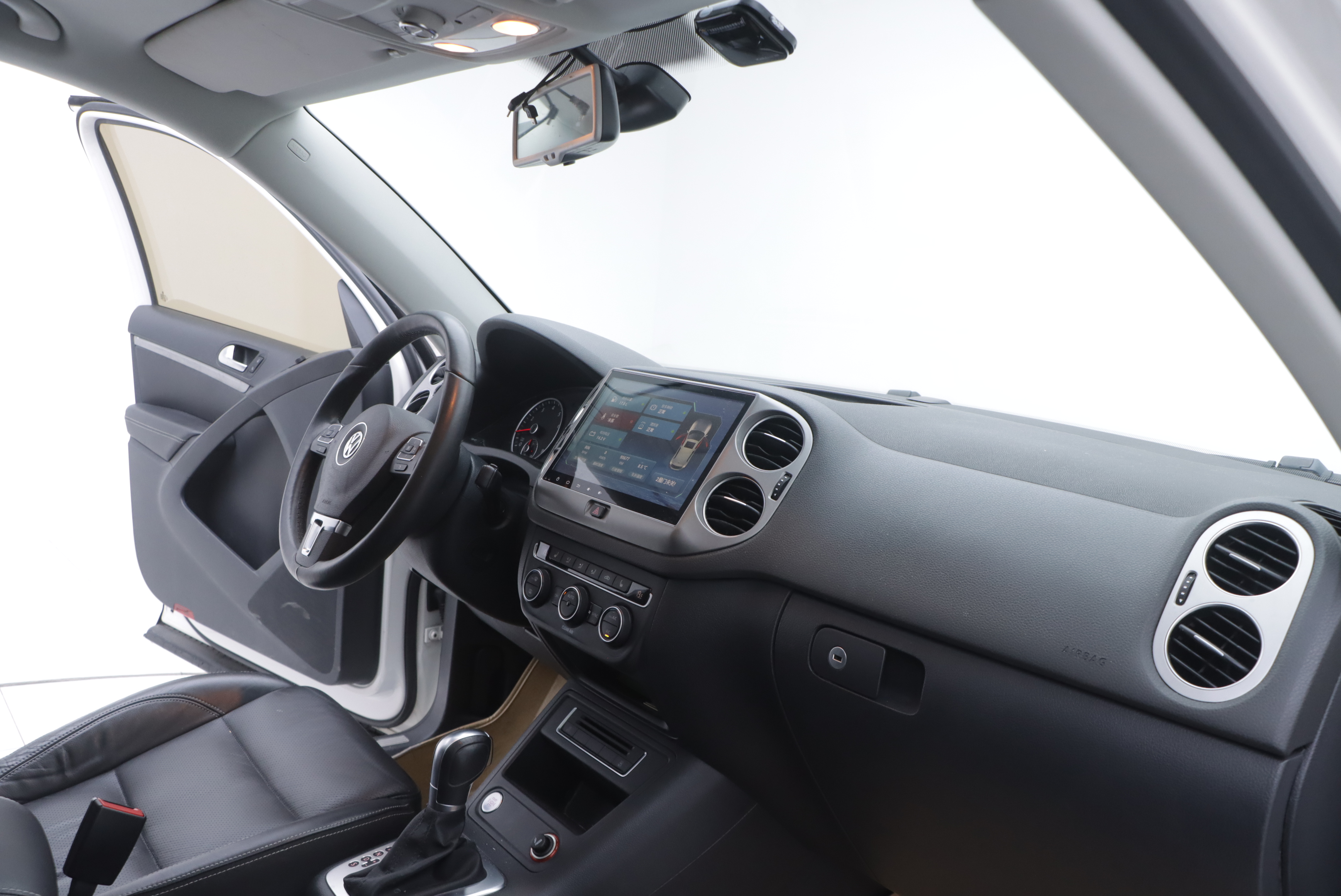 Volkswagen Tiguan 2016 car image #22