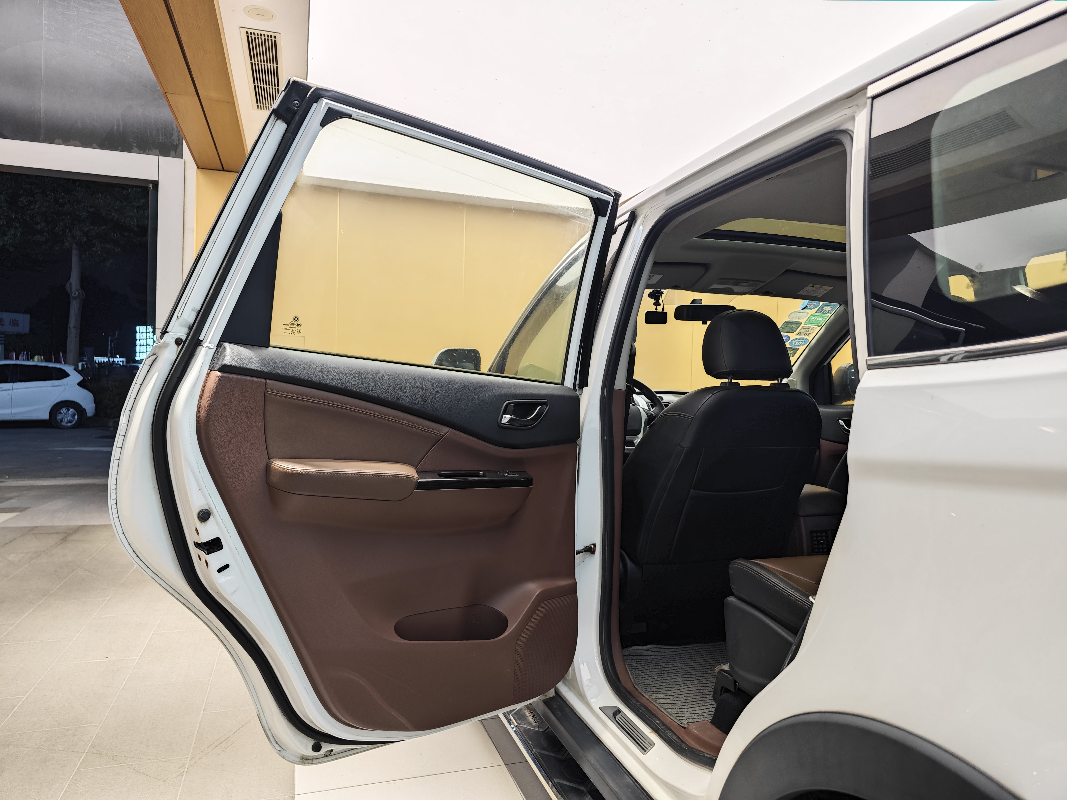 Forthing SX6 2016 car image #22