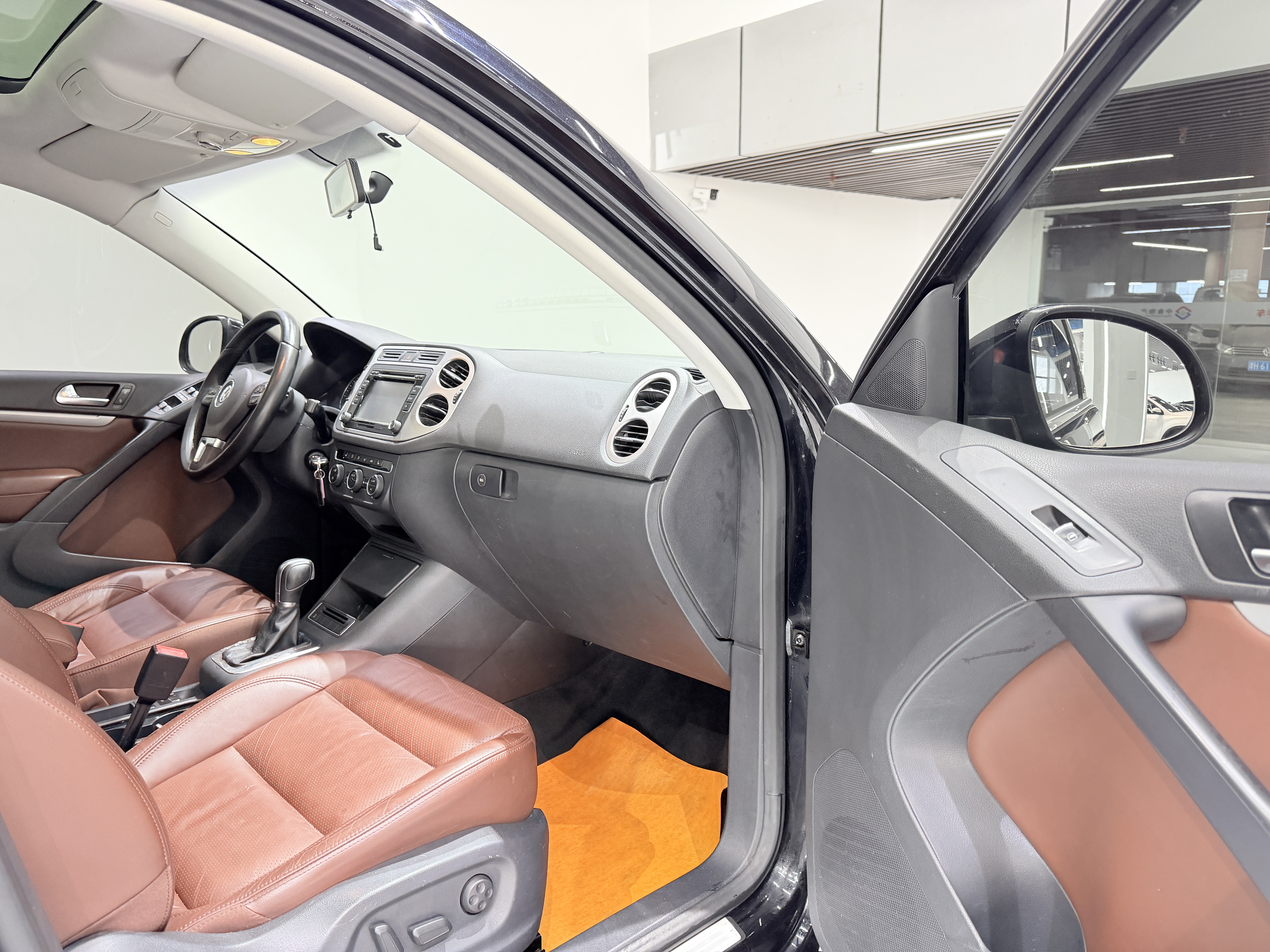 Volkswagen Tiguan 2014 car image #22