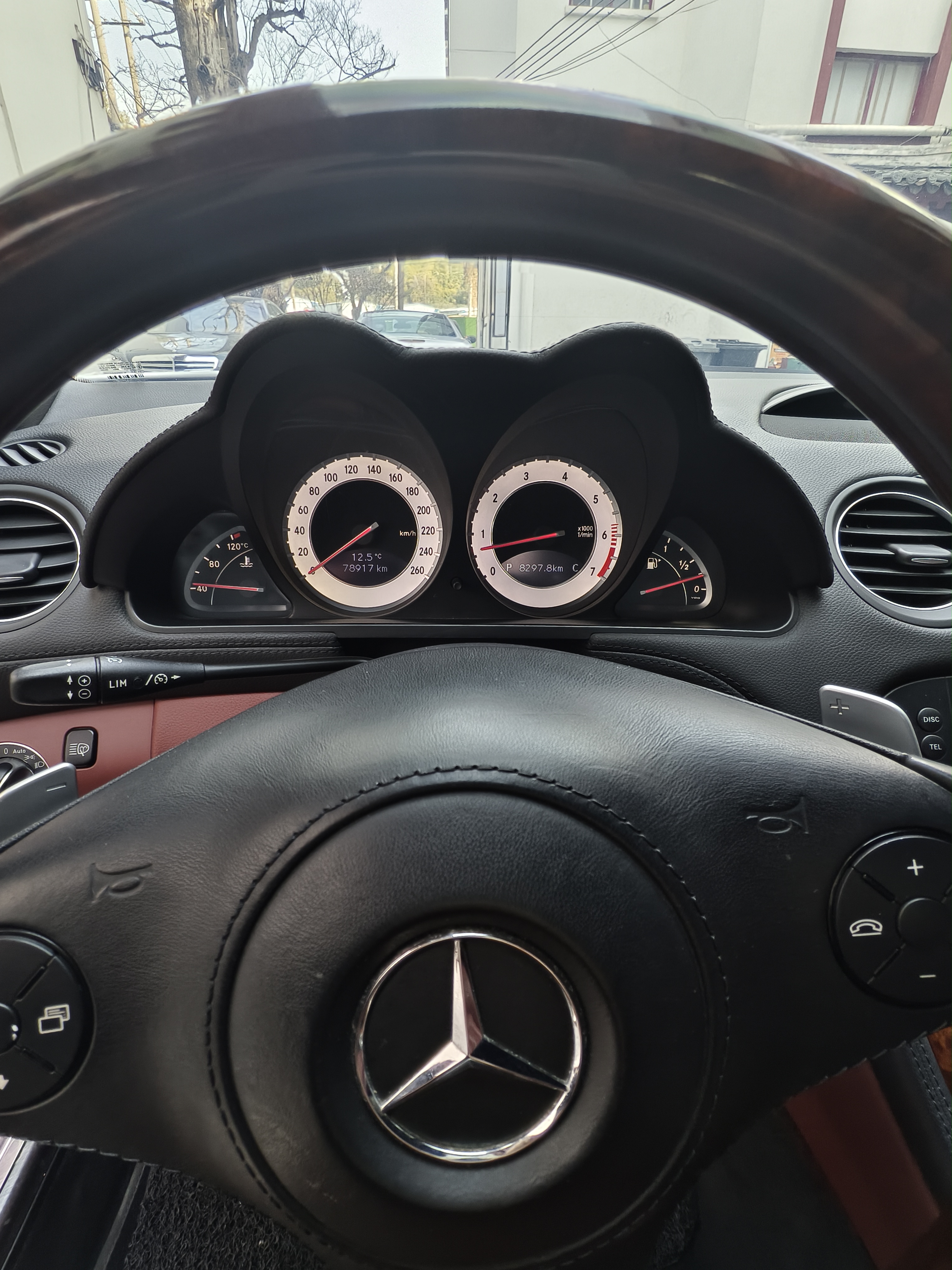 Mercedes-Benz SL Class 2010 immagine di auto #22