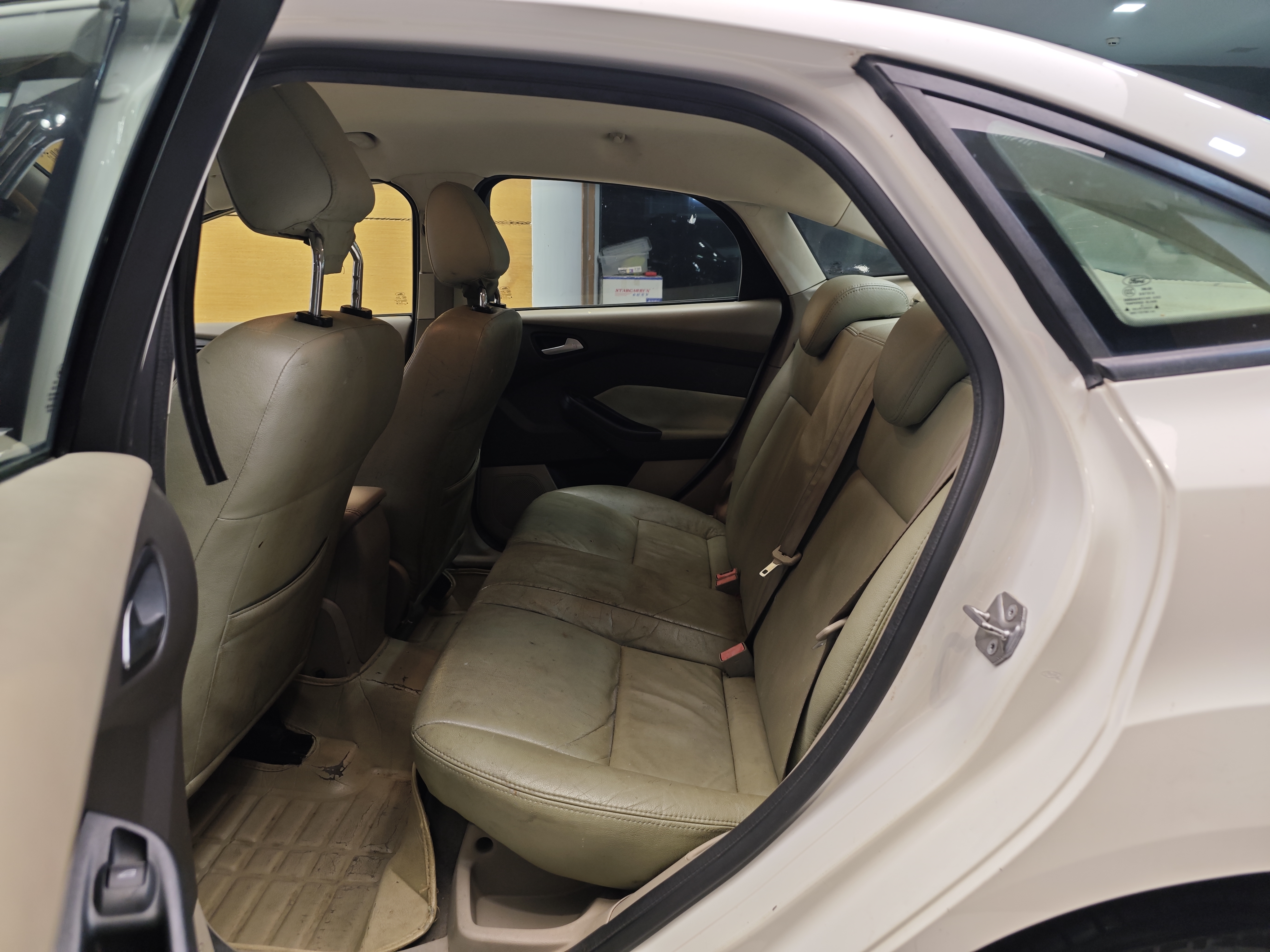 Ford Focus 2014 immagine di auto #22