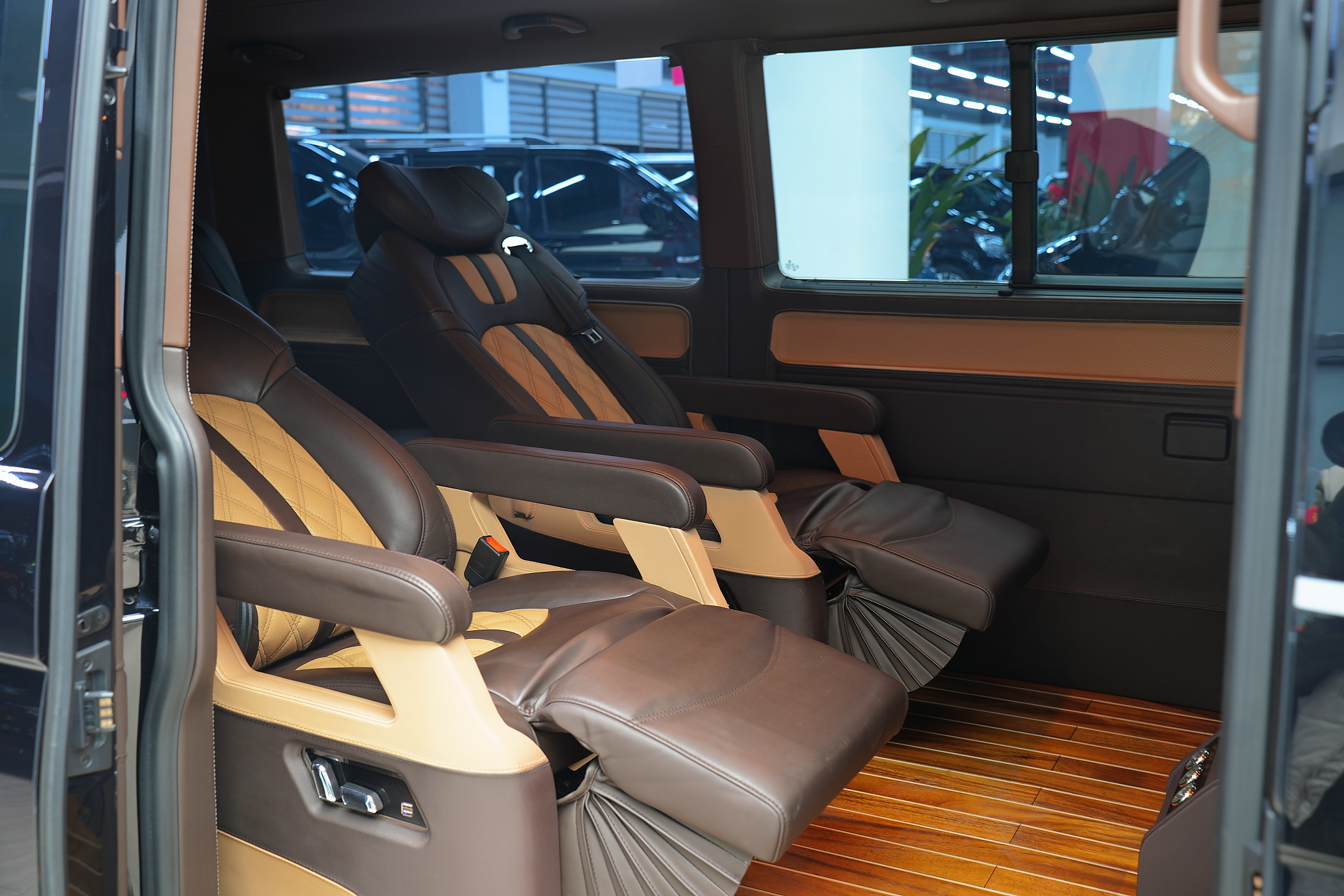 Volkswagen Caravelle 2017 car image #22