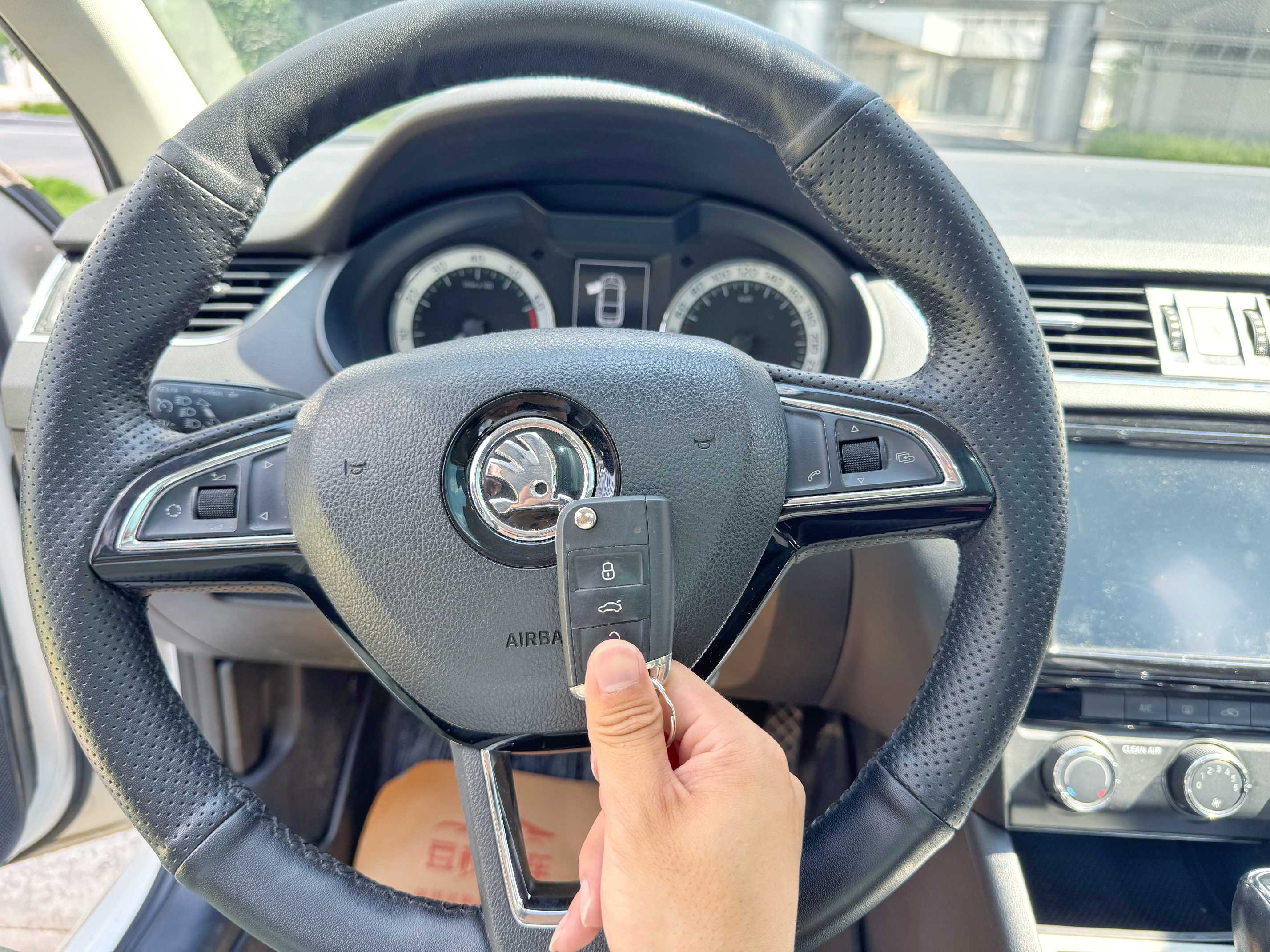 Skoda Octavia 2018 car image #22