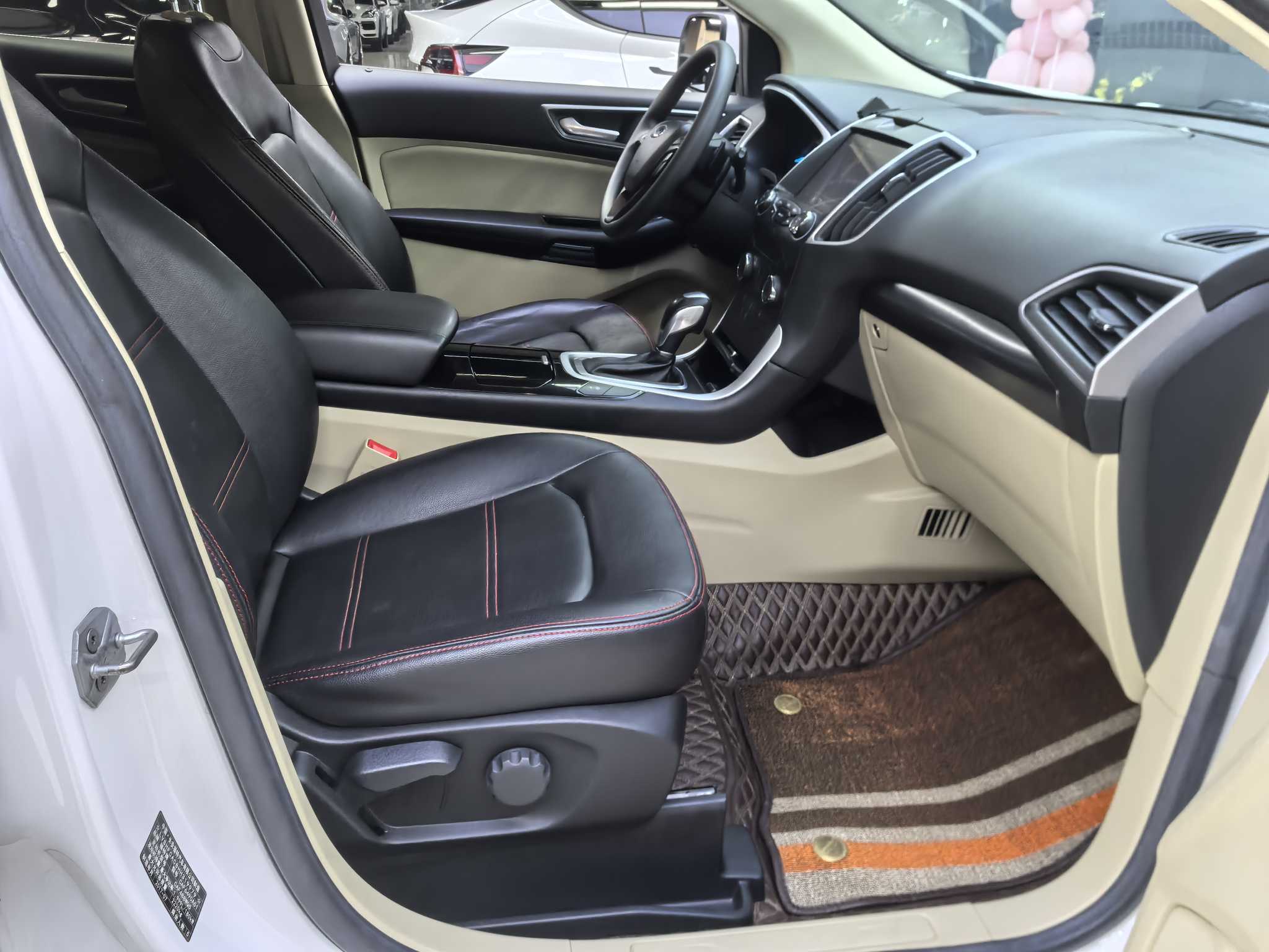 Ford Edge 2018 immagine di auto #22