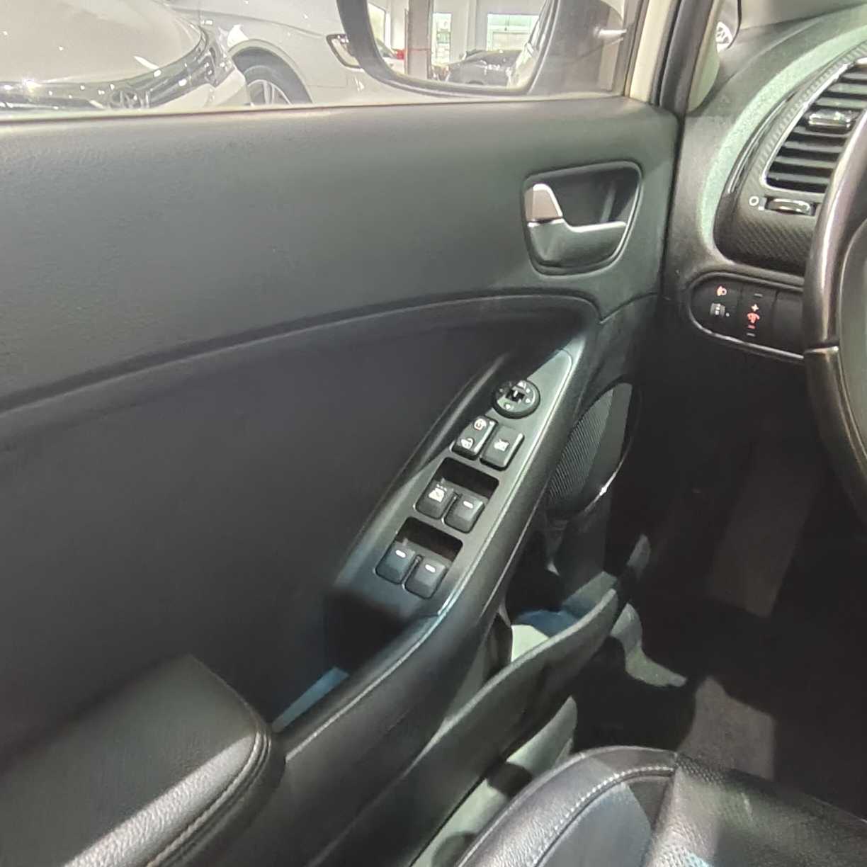 Kia K3 2018 car image #22