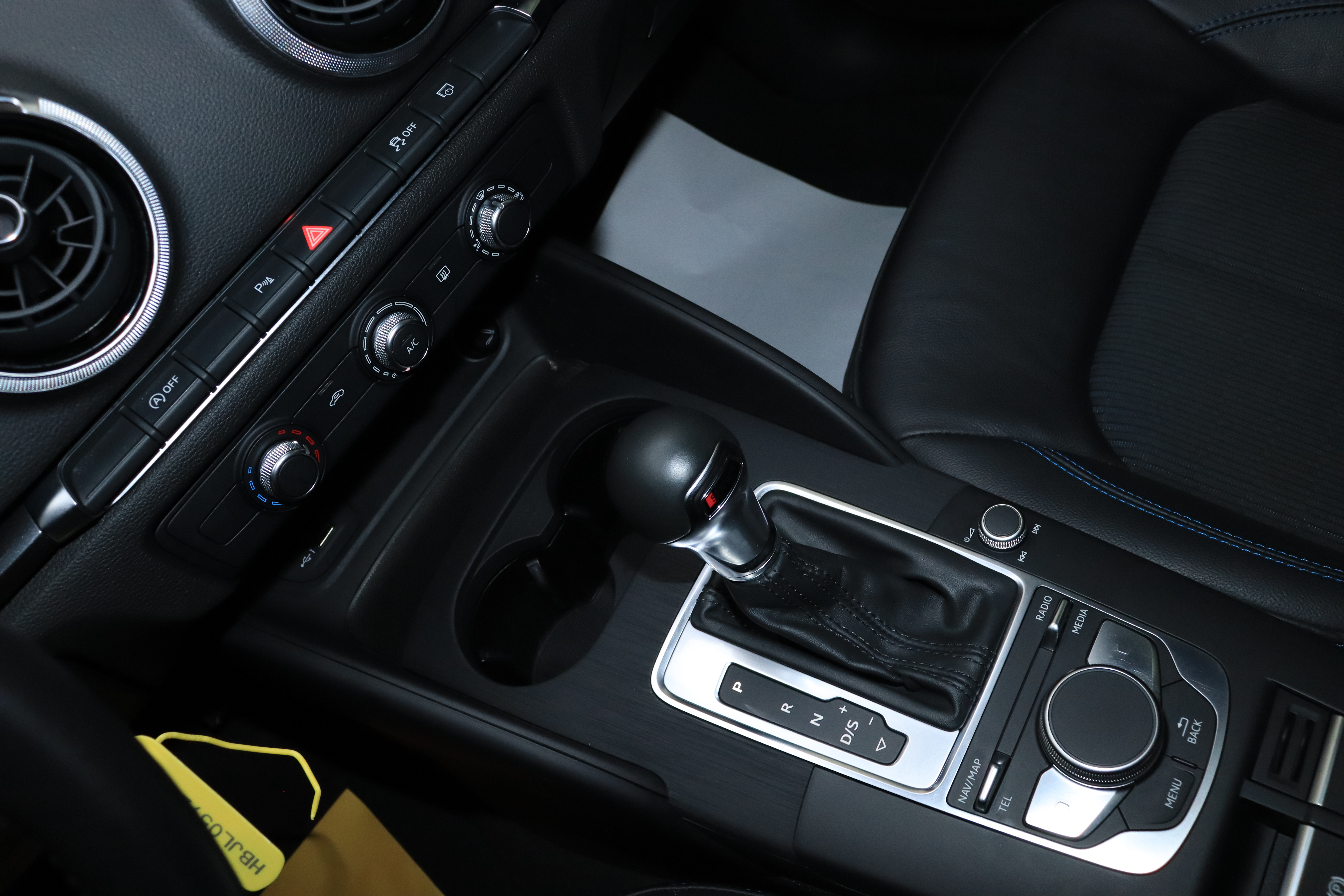 Audi A3 2019 car image #22