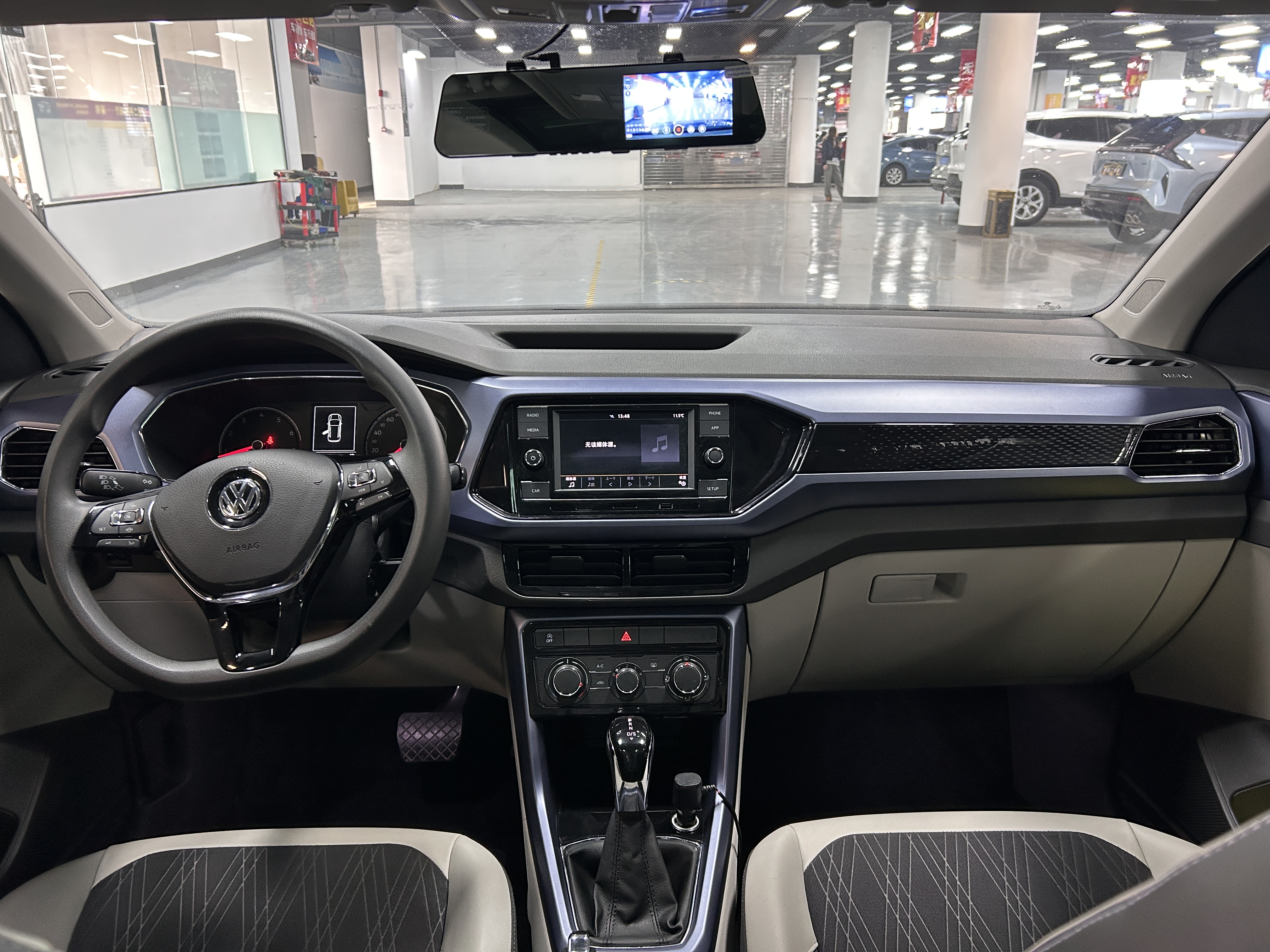 Volkswagen T-Cross 2020 #22 Volkswagen T-Cross 2020 car image #22