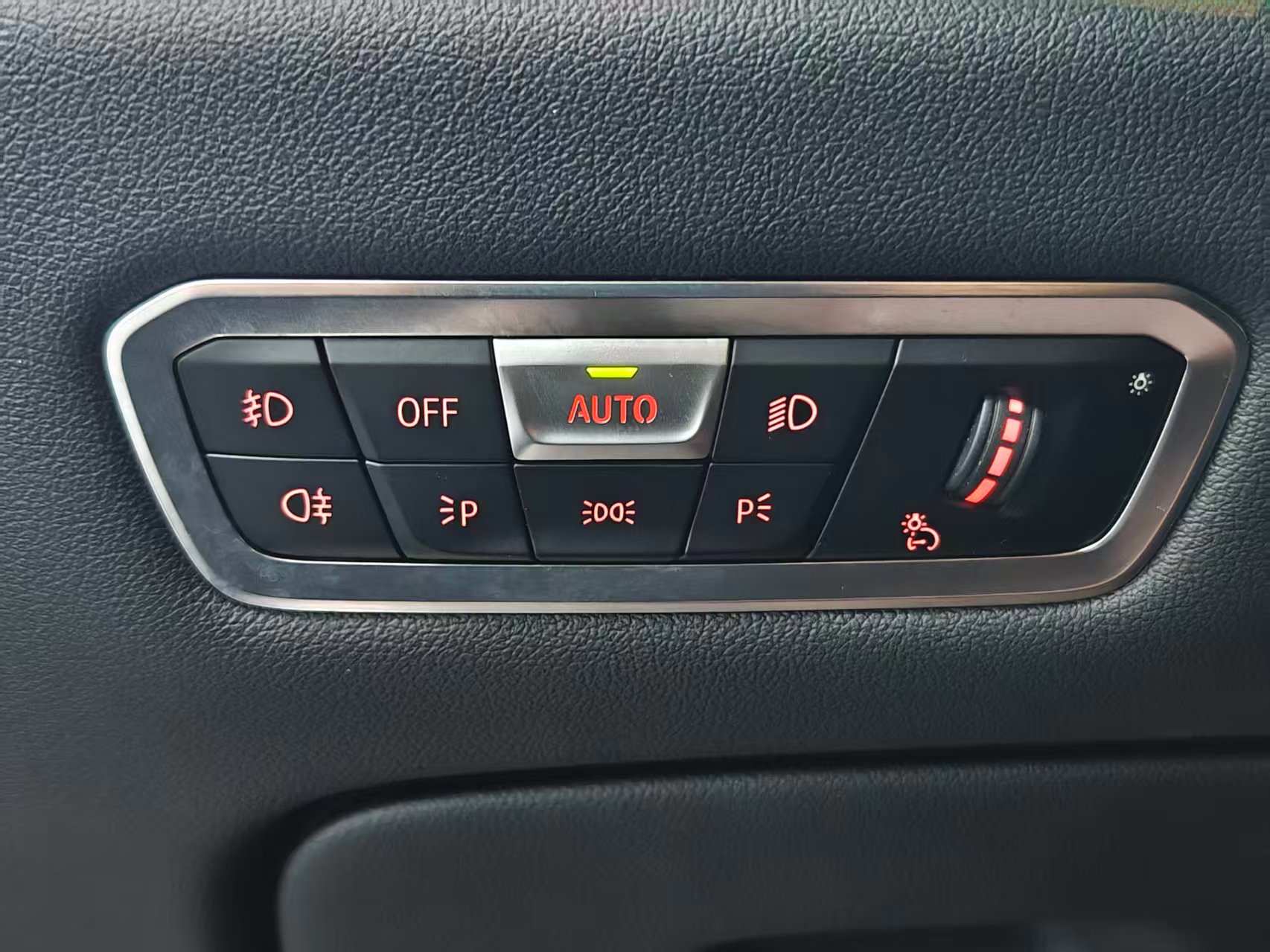 BMW X7 M60i 2019 car image #22