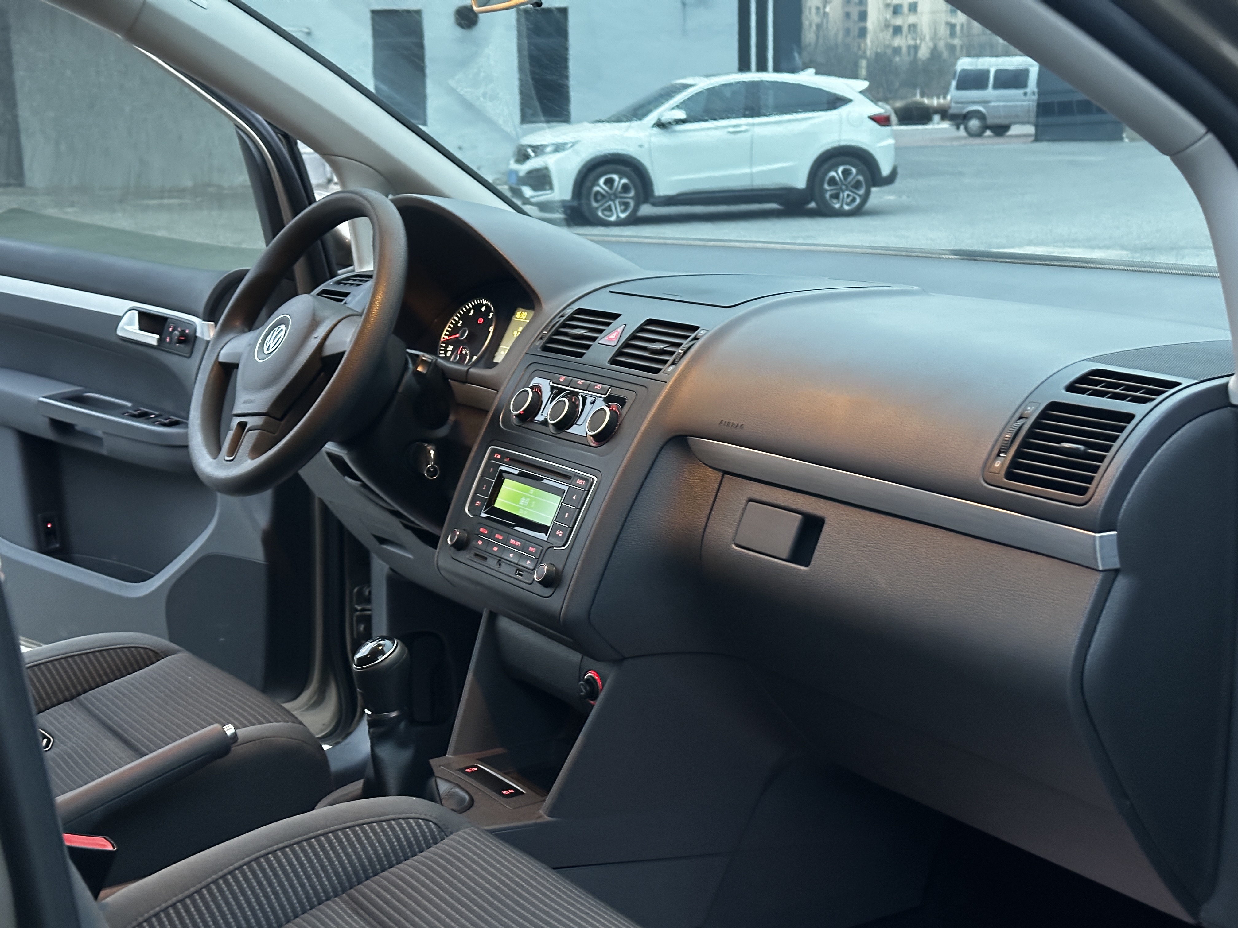 Volkswagen Touran 2015 immagine di auto #22