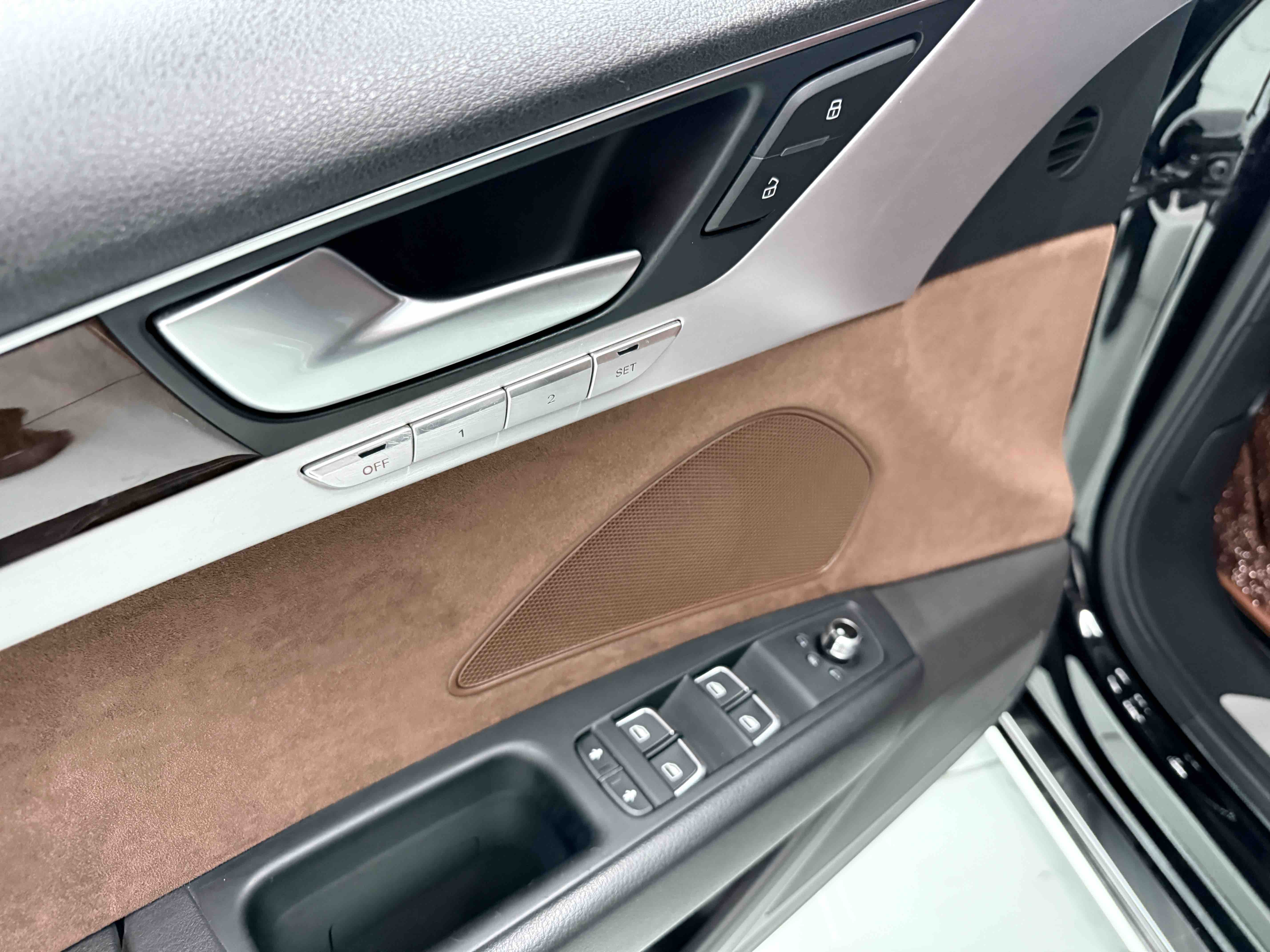 Audi A8 2015 car image #22