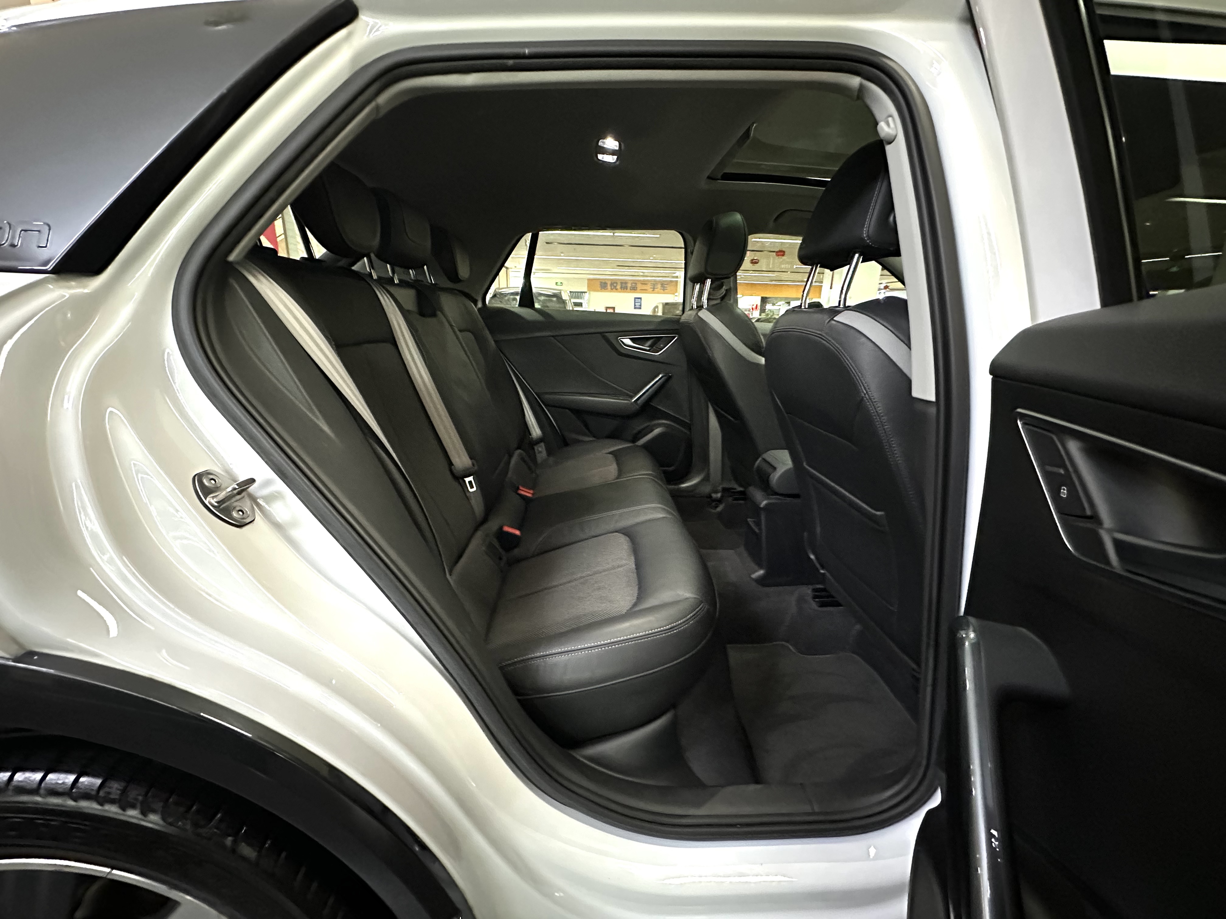 Audi Q2L e-tron 2021 imagen de coche #22