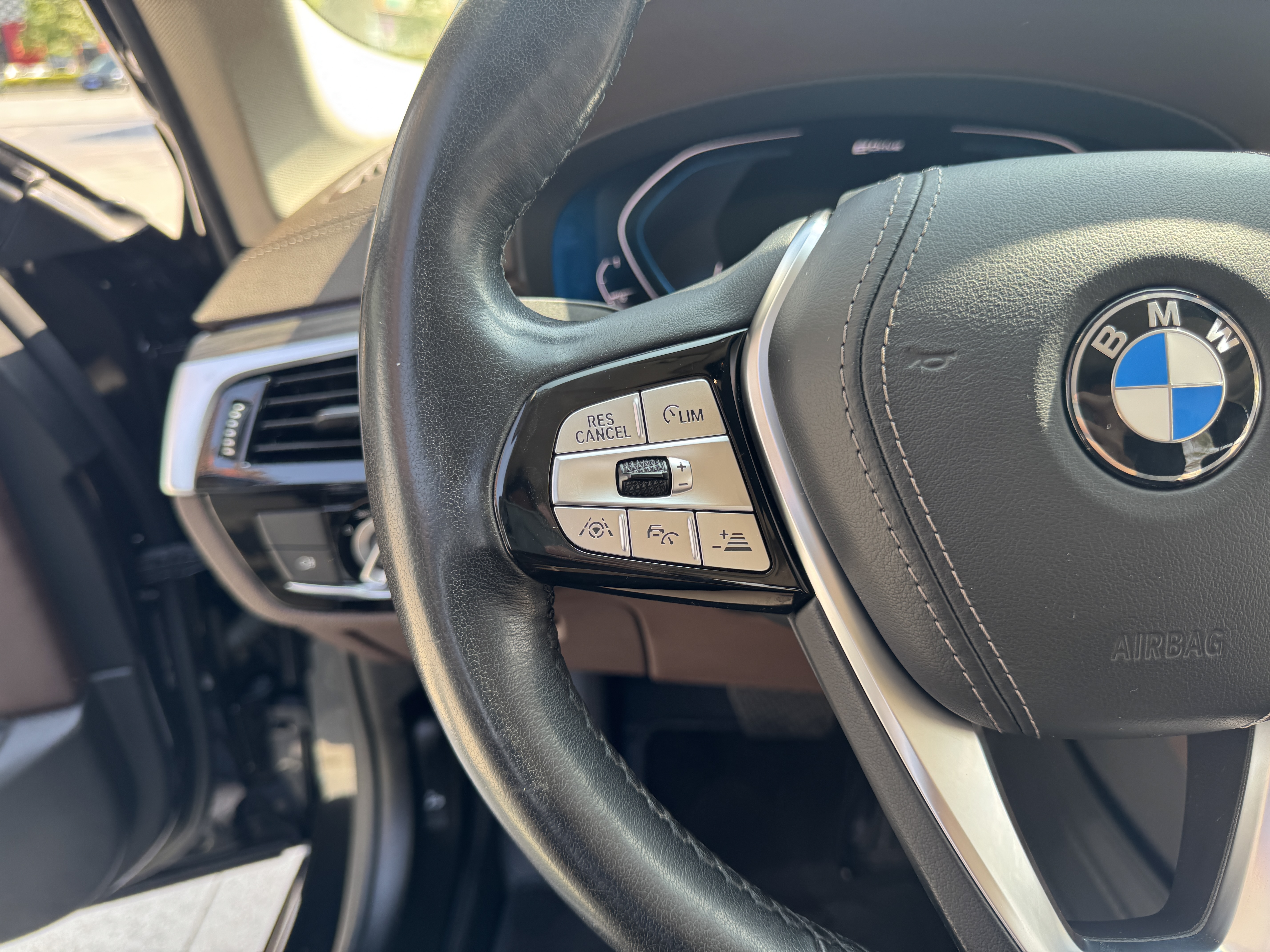 BMW 5 Series New Energy 2020 car image #22