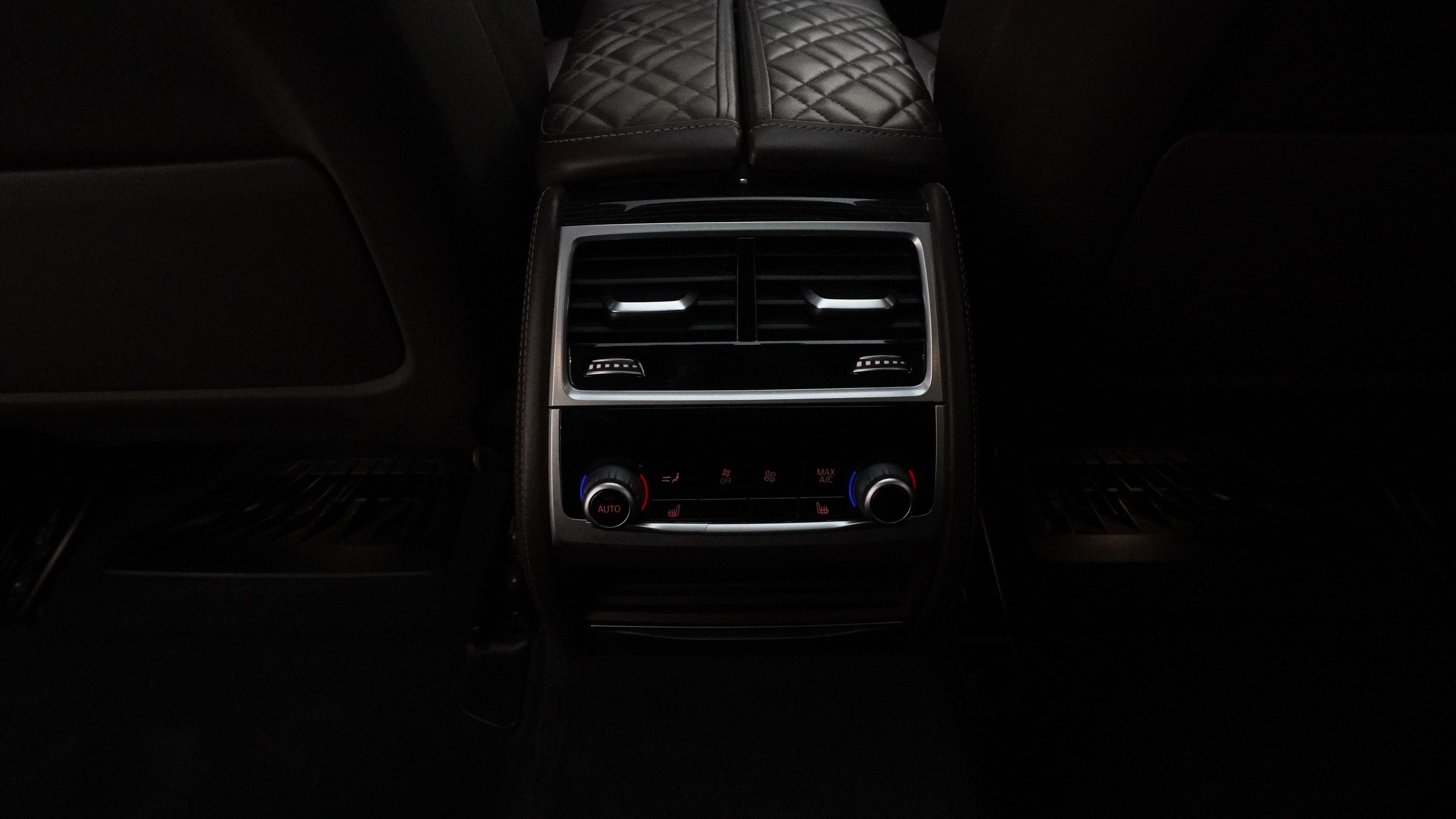 BMW 7 Series 2020 car image #22