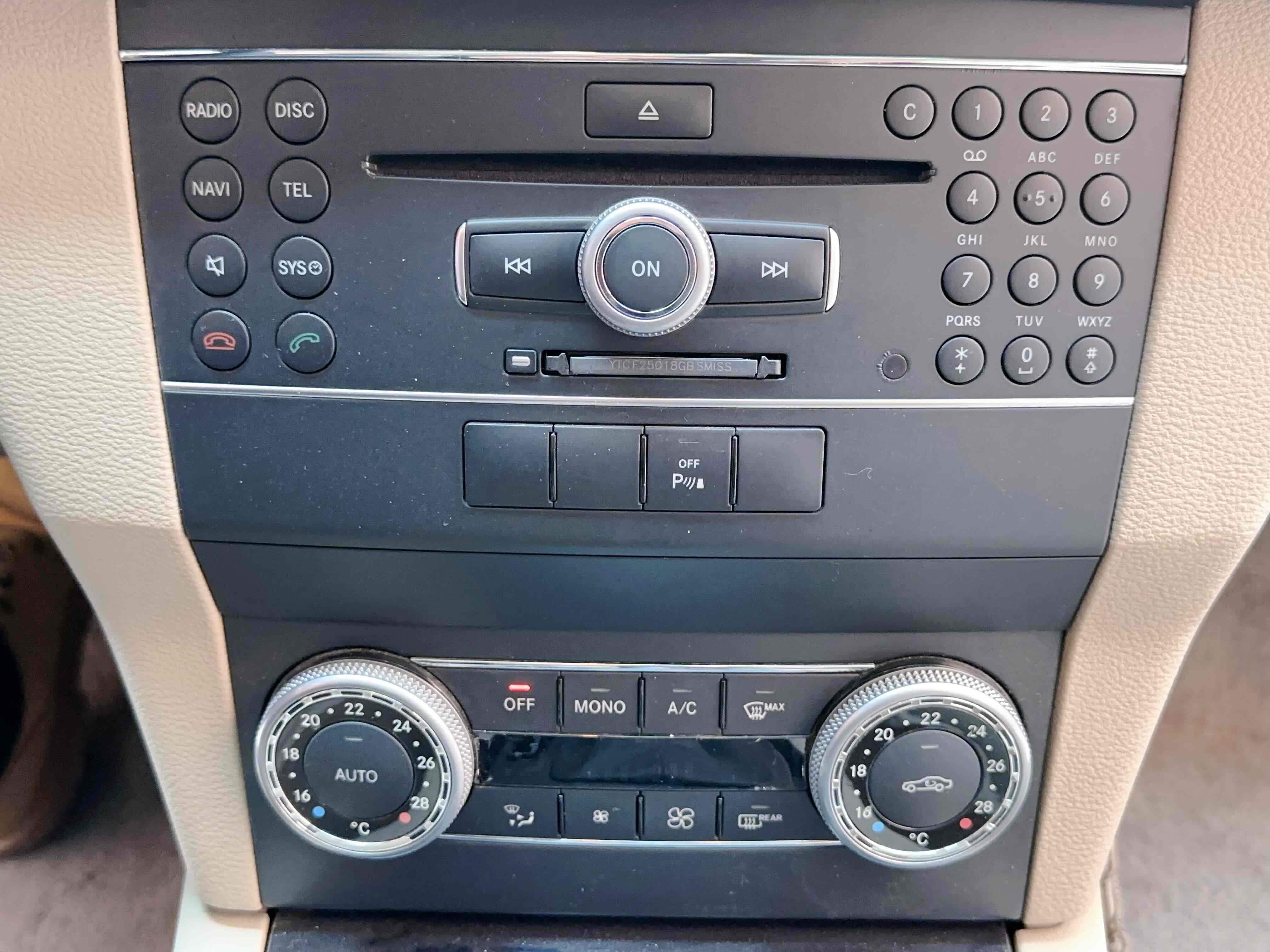 Mercedes-Benz GLK Class (Imported) 2011 #22 Mercedes-Benz GLK Class (Imported) 2011 car image #22