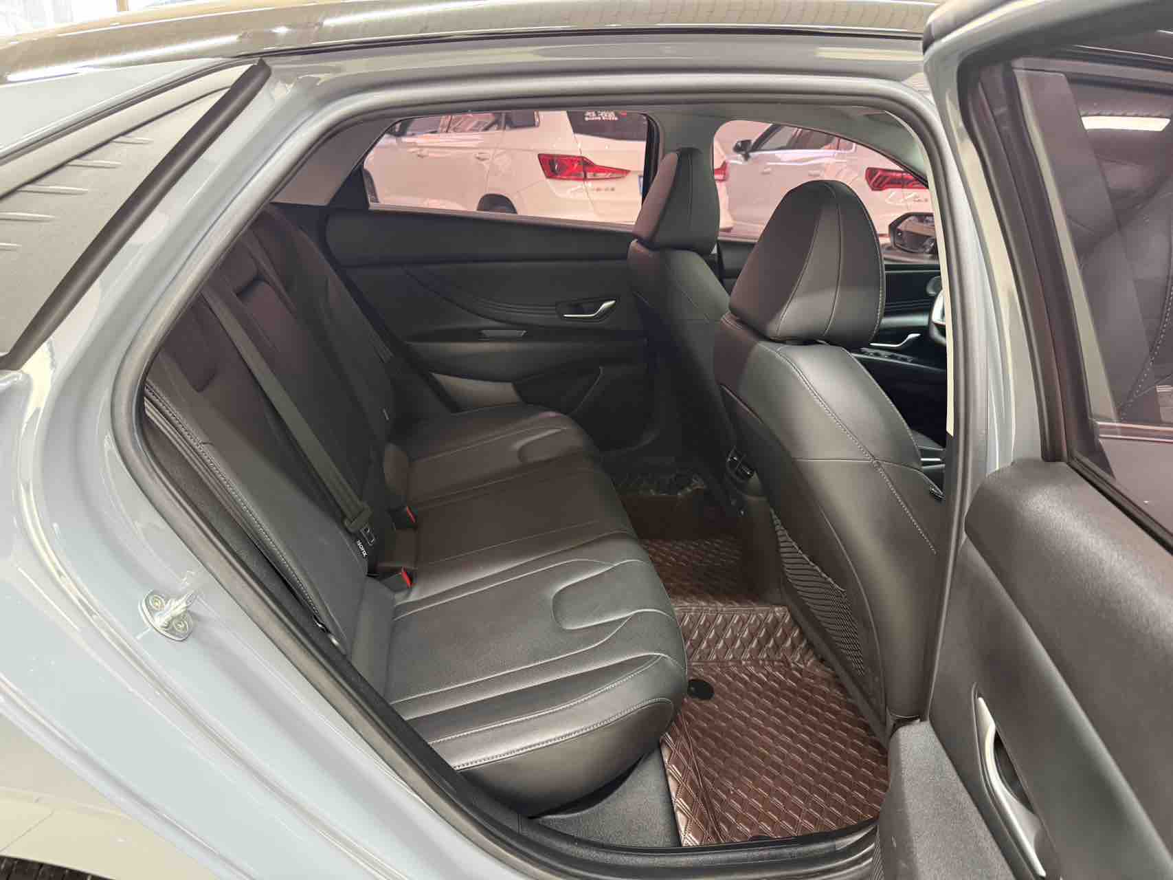 Hyundai Elantra 2021 immagine di auto #22