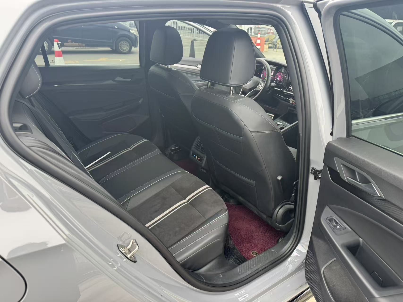 Volkswagen Golf 2022 car image #22