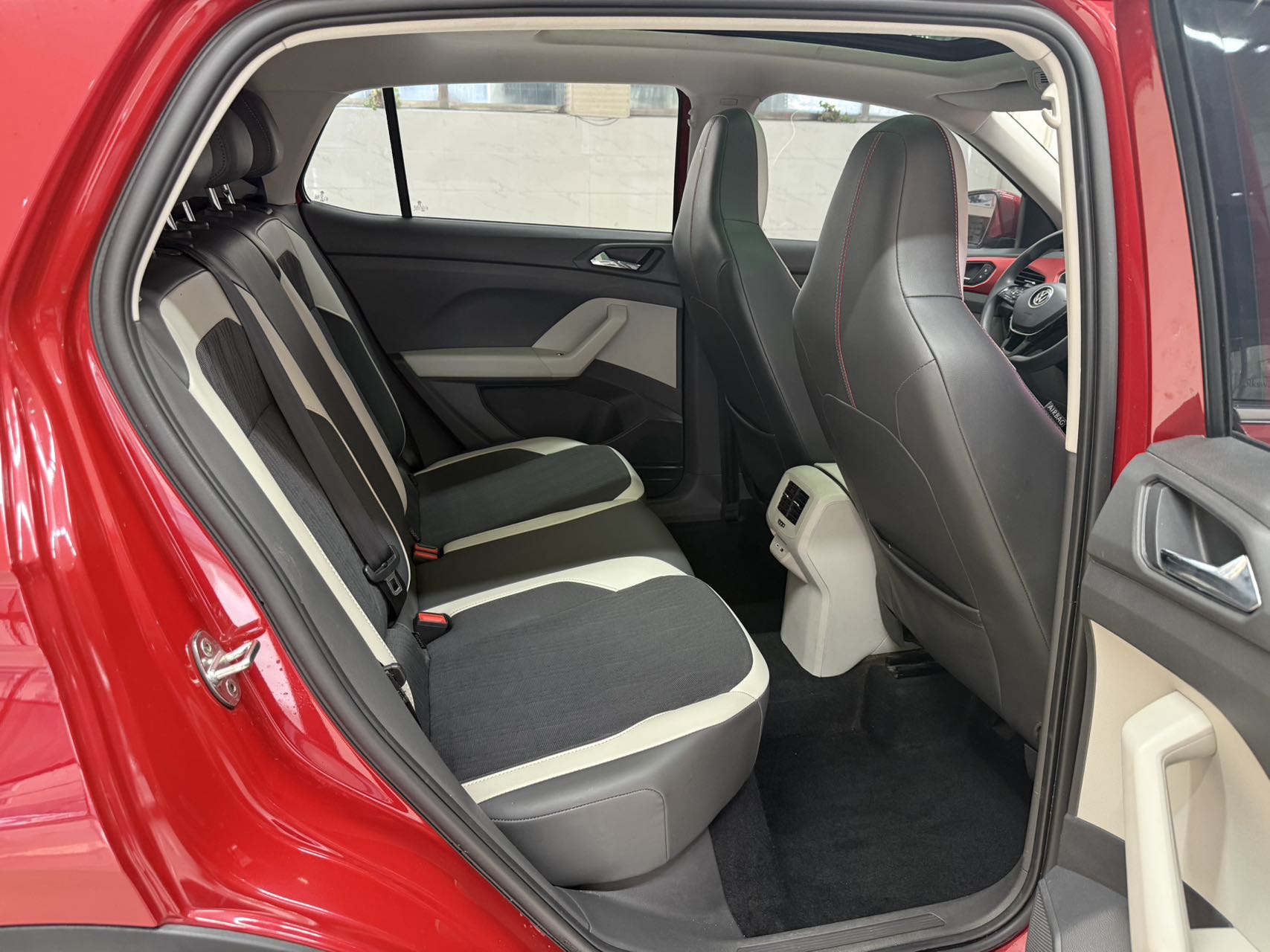 Volkswagen T-Cross 2021 #22 Volkswagen T-Cross 2021 car image #22