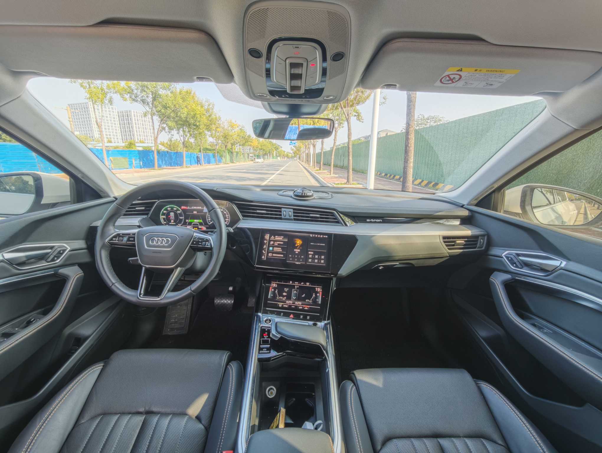 Audi e-tron 2022 car image #22