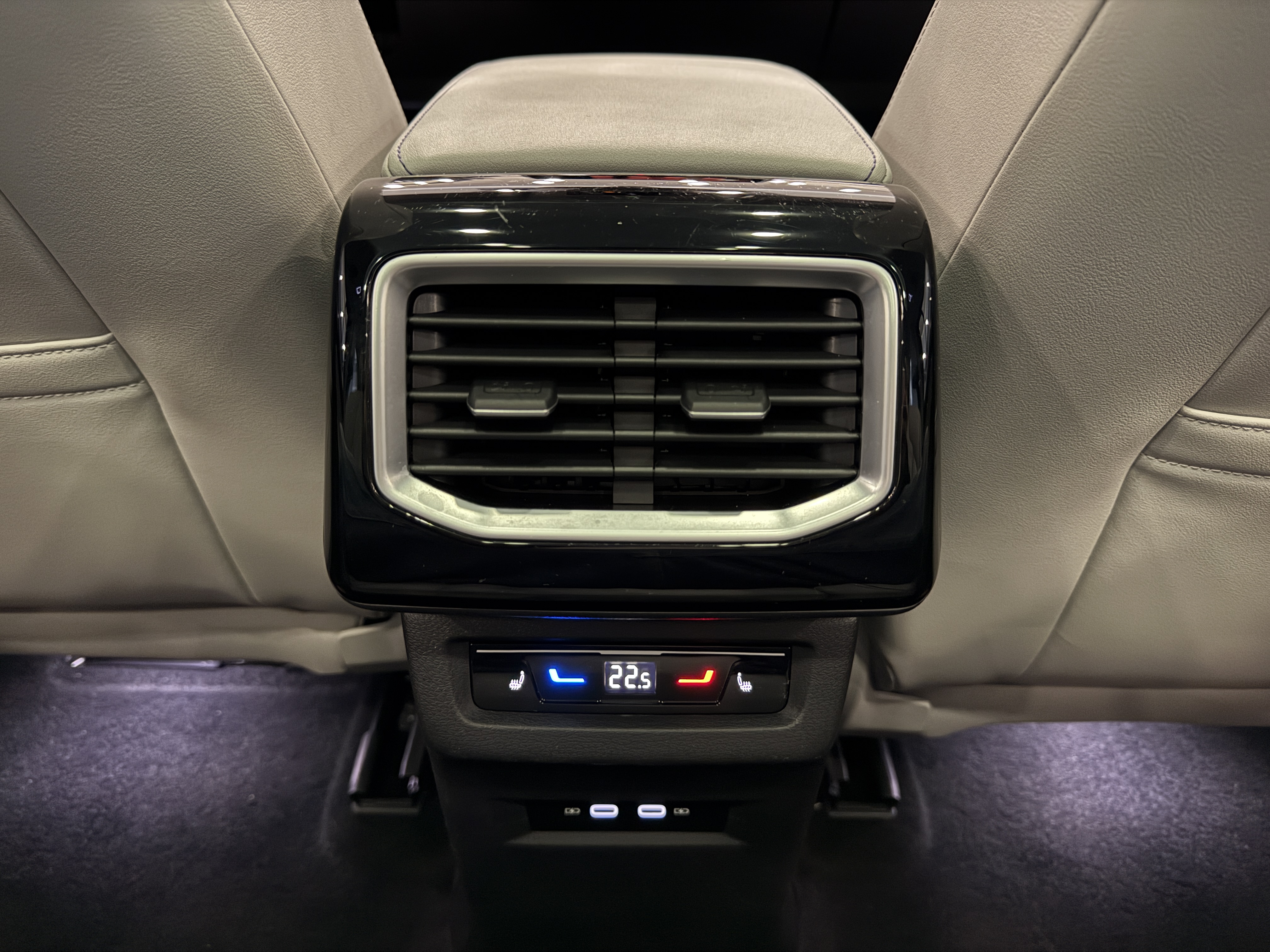 Volkswagen ID.6 X 2021 #22 Volkswagen ID.6 X 2021 car image #22