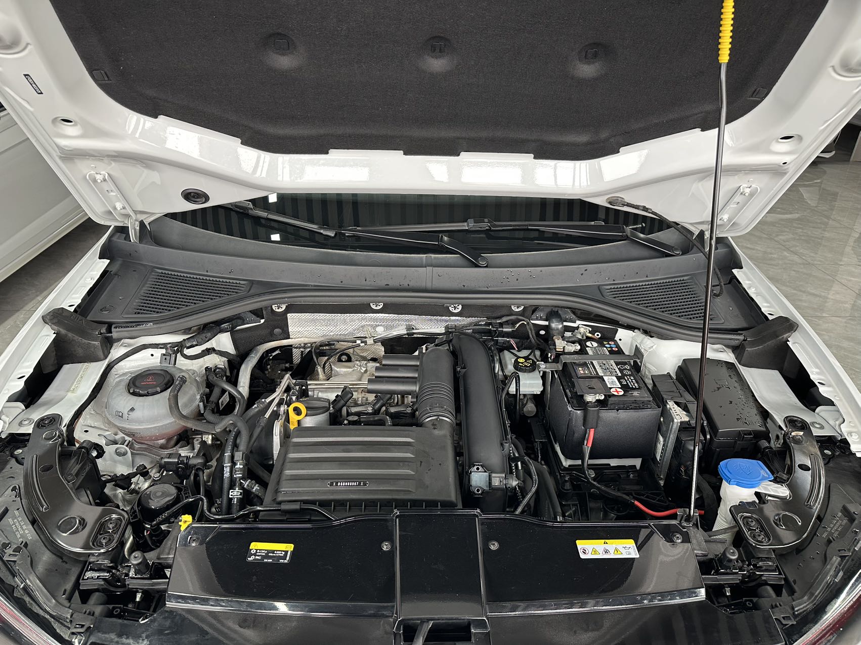 Volkswagen T-Roc 2022 car image #22