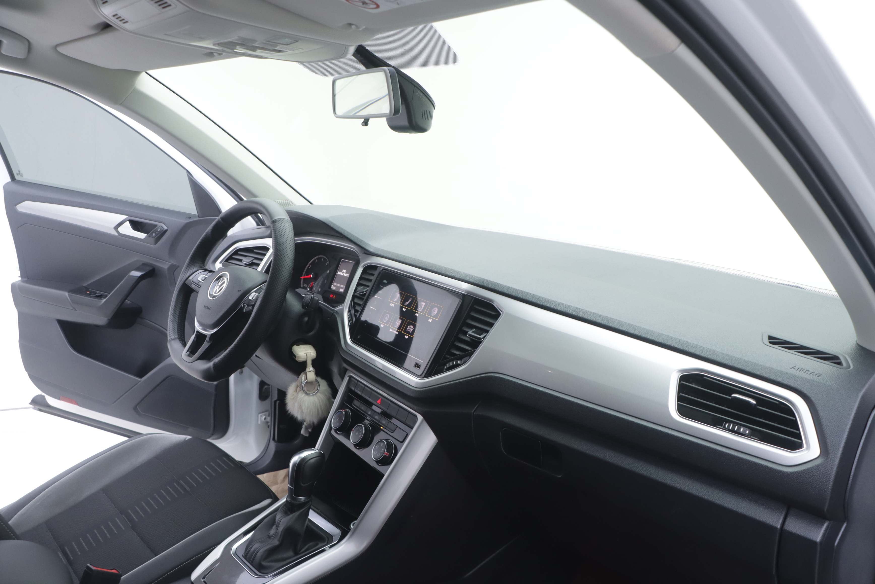 Volkswagen T-Roc 2021 car image #22